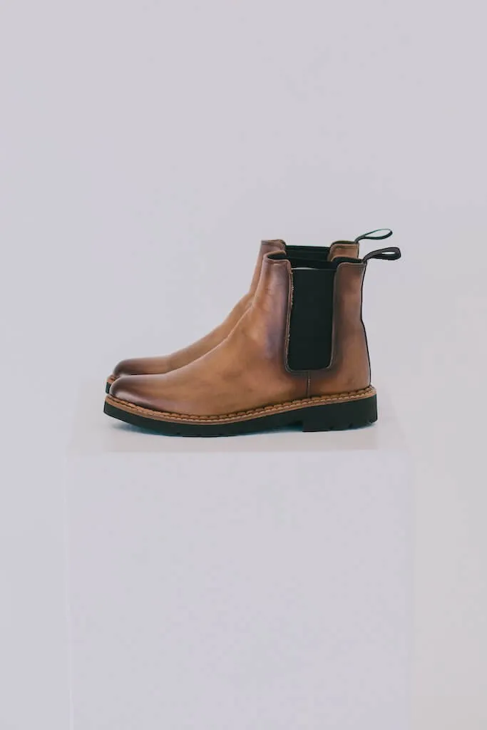 Luna Chelsea Boots - Camel / Mustard Leather